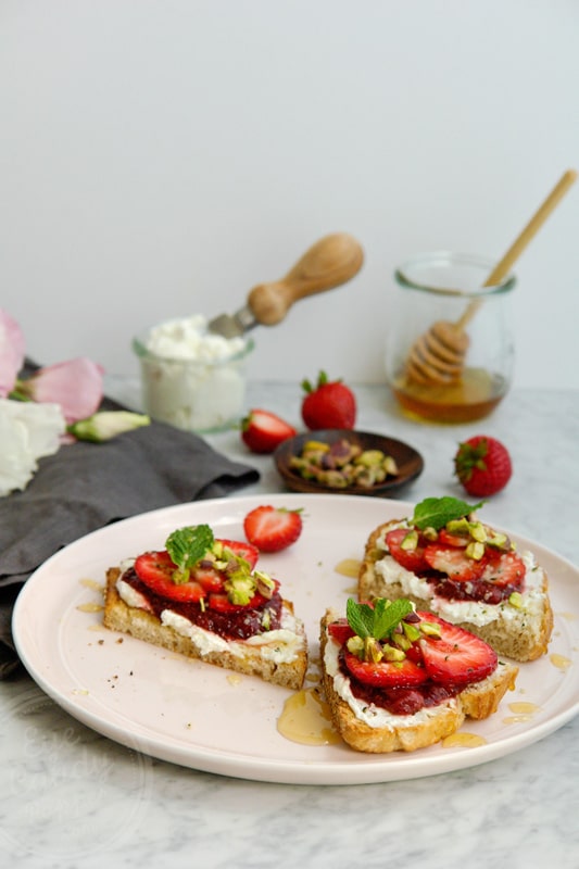 Chèvre and strawberry breakfast crostini