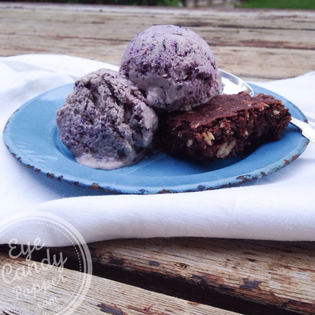 Coconut-blueberry ice cream (no churn, vegan, paleo, gluten-free) | eyecandypopper.com