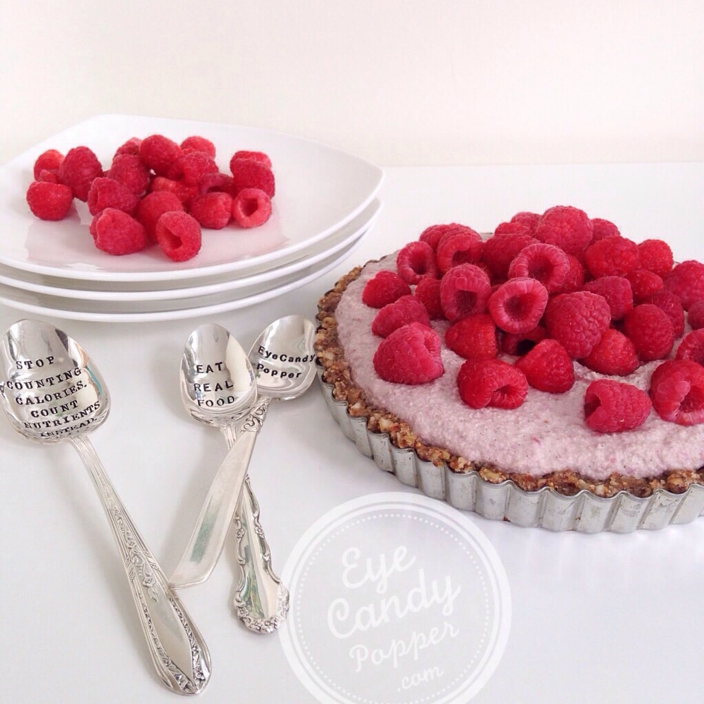 Fig and raspberry tart (raw, vegan, sugar-free) | eyecandypopper.com