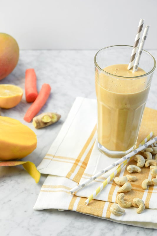 Energizing Morning Smoothie with mango and carrots