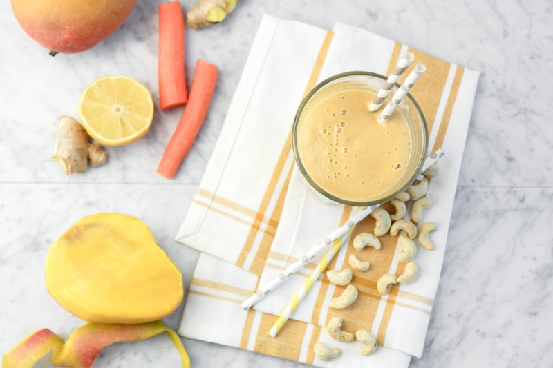 Energizing Morning Smoothie with mango and carrots